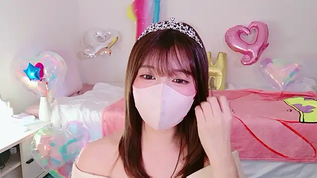 Snapshot of Runarunapi chatting on 12/15/25, 12:20 Runarunapi online show from 12/15/25, 12:20