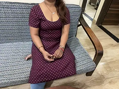 Snapshot of DivyaDutta chatting on 03/10/25, 03:30 DivyaDutta online show from 03/10/25, 03:30