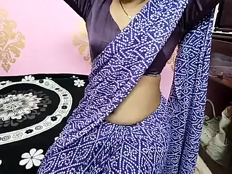 Snapshot of DivyaDutta chatting on 03/12/25, 06:40 DivyaDutta online show from 03/12/25, 06:40