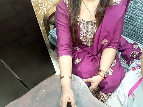 Snapshot of DivyaDutta chatting on 03/13/25, 10:36 DivyaDutta online show from 03/13/25, 10:36