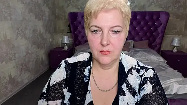 Snapshot of Sandra_Snow chatting on 12/18/24, 02:38 Sandra Snow online show from 12/18/24, 02:38
