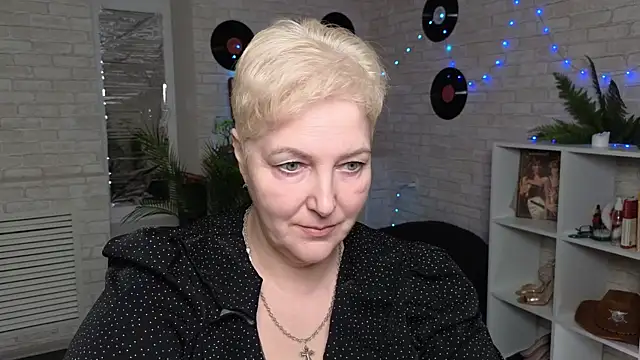 Snapshot of Sandra_Snow chatting on 12/23/24, 03:23 Sandra Snow online show from 12/23/24, 03:23