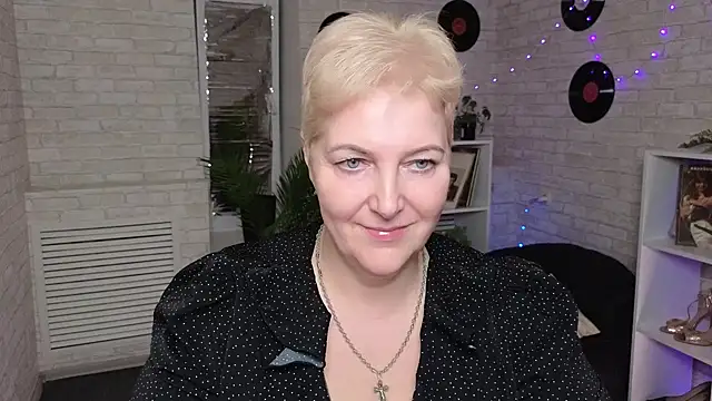 Snapshot of Sandra_Snow chatting on 12/28/24, 03:48 Sandra Snow online show from 12/28/24, 03:48