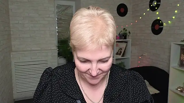 Snapshot of Sandra_Snow chatting on 12/29/24, 11:08 Sandra Snow online show from 12/29/24, 11:08