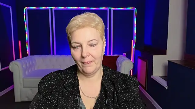 Snapshot of Sandra_Snow chatting on 01/06/25, 05:38 Sandra Snow online show from 01/06/25, 05:38