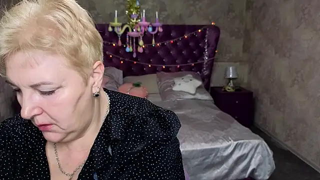 Snapshot of Sandra_Snow chatting on 01/07/25, 02:30 Sandra Snow online show from 01/07/25, 02:30