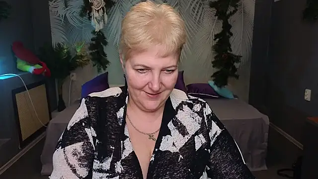 Snapshot of Sandra_Snow chatting on 01/09/25, 08:33 Sandra Snow online show from 01/09/25, 08:33