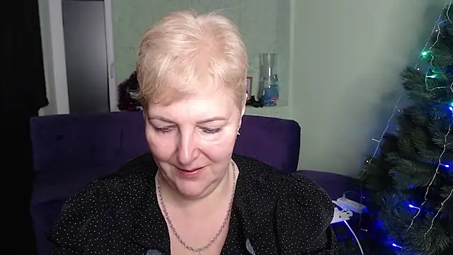 Snapshot of Sandra_Snow chatting on 01/10/25, 06:06 Sandra Snow online show from 01/10/25, 06:06