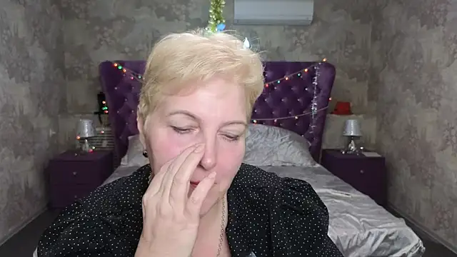 Snapshot of Sandra_Snow chatting on 01/17/25, 12:20 Sandra Snow online show from 01/17/25, 12:20