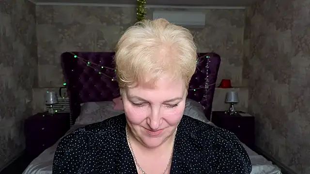 Snapshot of Sandra_Snow chatting on 01/17/25, 02:18 Sandra Snow online show from 01/17/25, 02:18
