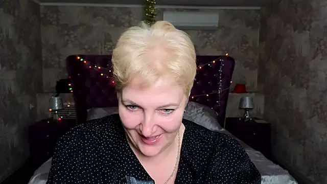 Snapshot of Sandra_Snow chatting on 01/17/25, 05:19 Sandra Snow online show from 01/17/25, 05:19