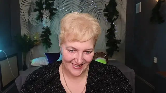 Snapshot of Sandra_Snow chatting on 01/18/25, 02:23 Sandra Snow online show from 01/18/25, 02:23