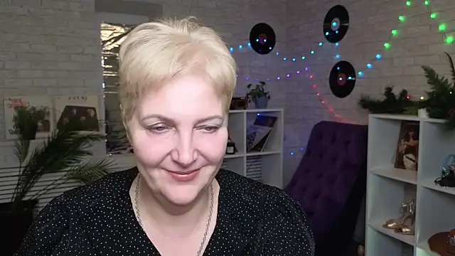 Snapshot of Sandra_Snow chatting on 01/22/25, 02:35 Sandra Snow online show from 01/22/25, 02:35