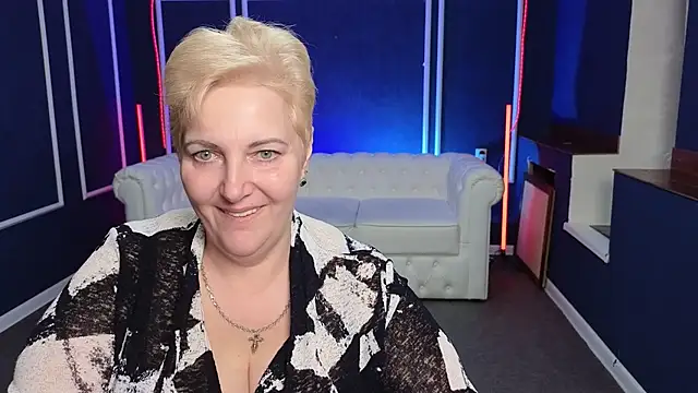 Snapshot of Sandra_Snow chatting on 01/27/25, 08:28 Sandra Snow online show from 01/27/25, 08:28