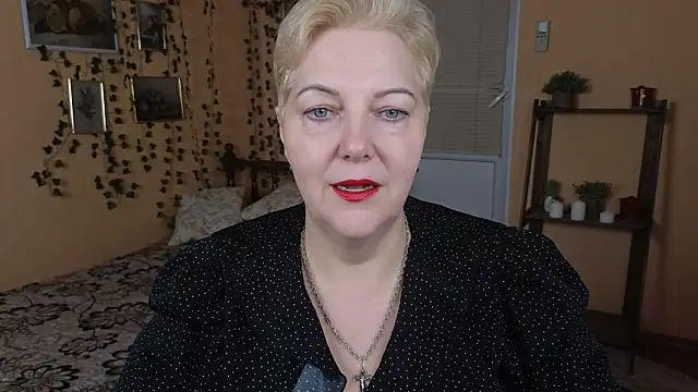 Snapshot of Sandra_Snow chatting on 02/11/25, 03:18 Sandra Snow online show from 02/11/25, 03:18