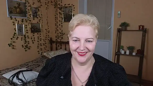 Snapshot of Sandra_Snow chatting on 02/11/25, 09:25 Sandra Snow online show from 02/11/25, 09:25