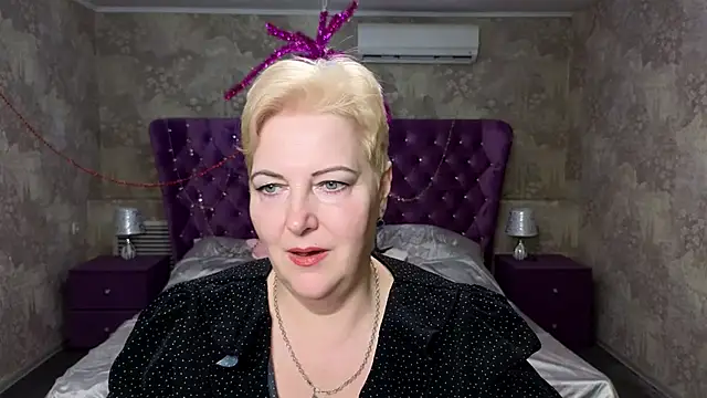 Snapshot of Sandra_Snow chatting on 02/12/25, 02:10 Sandra Snow online show from 02/12/25, 02:10
