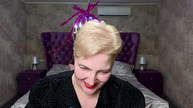 Snapshot of Sandra_Snow chatting on 02/12/25, 08:18 Sandra Snow online show from 02/12/25, 08:18