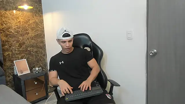 Flynn Riider online show from 12/18/24, 11:24