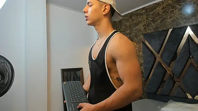Flynn Riider online show from 12/26/24, 11:21