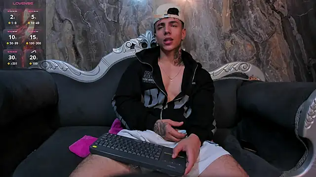 Snapshot of Flynn_Riider chatting on 09/18/25, 03:03 Flynn Riider online show from 09/18/25, 03:03