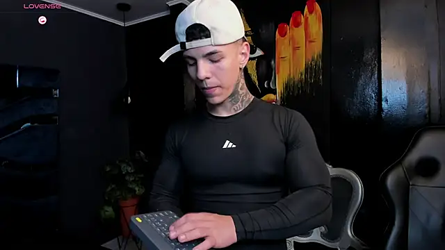 Snapshot of Flynn_Riider chatting on 09/24/25, 11:24 Flynn Riider online show from 09/24/25, 11:24