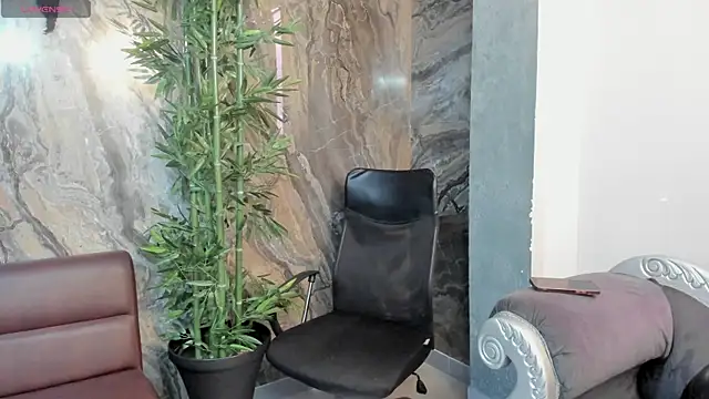 Snapshot of Flynn_Riider chatting on 10/11/25, 05:11 Flynn Riider online show from 10/11/25, 05:11