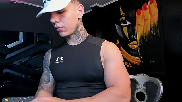 Snapshot of Flynn_Riider chatting on 10/15/25, 05:35 Flynn Riider online show from 10/15/25, 05:35