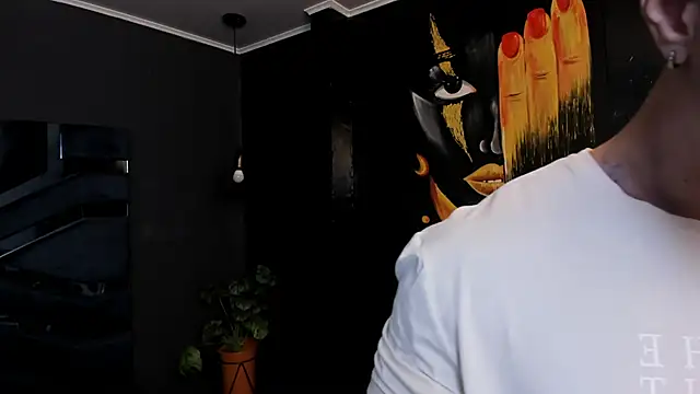 Snapshot of Flynn_Riider chatting on 10/17/25, 05:48 Flynn Riider online show from 10/17/25, 05:48