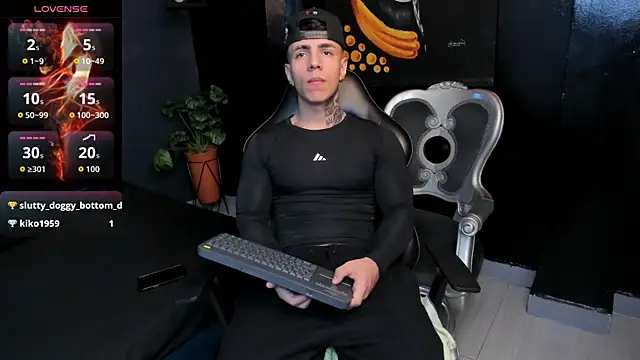 Snapshot of Flynn_Riider chatting on 10/24/25, 05:42 Flynn Riider online show from 10/24/25, 05:42