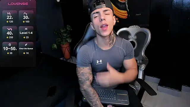 Snapshot of Flynn_Riider chatting on 10/27/25, 05:39 Flynn Riider online show from 10/27/25, 05:39