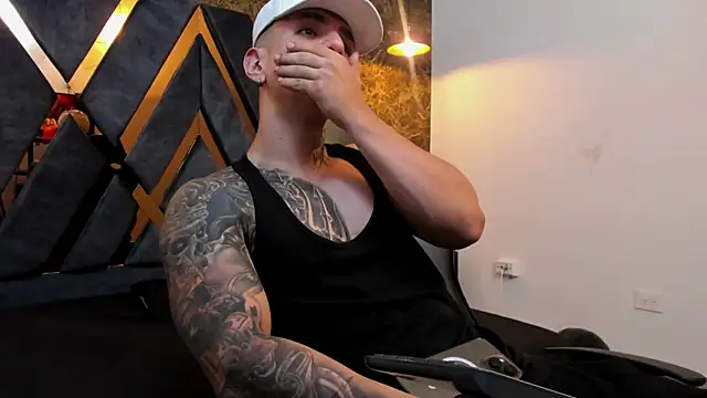 Snapshot of Flynn_Riider chatting on 11/02/25, 12:02 Flynn Riider online show from 11/02/25, 12:02