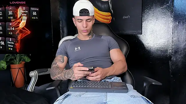 Snapshot of Flynn_Riider chatting on 11/13/25, 05:23 Flynn Riider online show from 11/13/25, 05:23