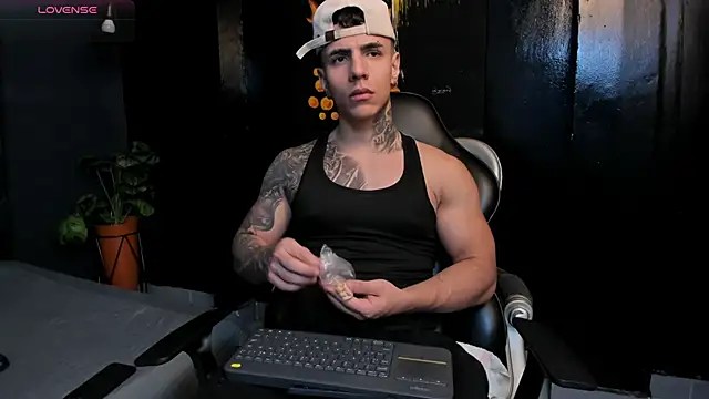 Snapshot of Flynn_Riider chatting on 11/25/25, 05:46 Flynn Riider online show from 11/25/25, 05:46