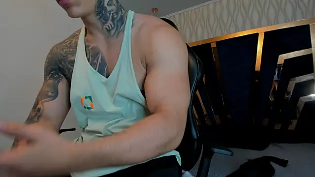 Snapshot of Flynn_Riider chatting on 11/30/25, 05:17 Flynn Riider online show from 11/30/25, 05:17