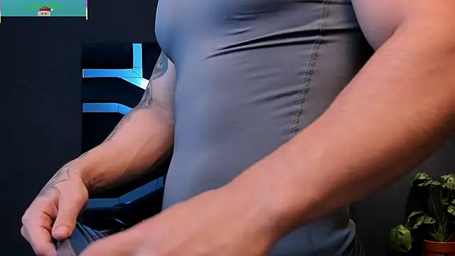 Snapshot of Flynn_Riider chatting on 12/01/25, 05:29 Flynn Riider online show from 12/01/25, 05:29