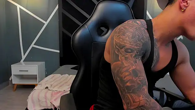 Snapshot of Flynn_Riider chatting on 12/05/25, 05:27 Flynn Riider online show from 12/05/25, 05:27