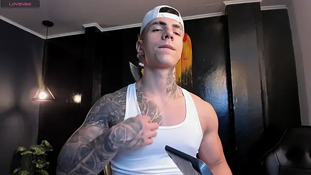 Snapshot of Flynn_Riider chatting on 12/14/25, 01:38 Flynn Riider online show from 12/14/25, 01:38