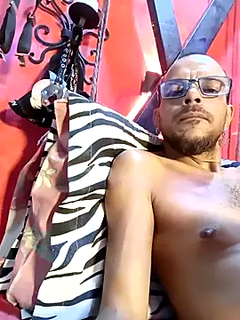 Snapshot of Charly_BC_Dirty chatting on 12/14/25, 02:11 Charly BC Dirty online show from 12/14/25, 02:11