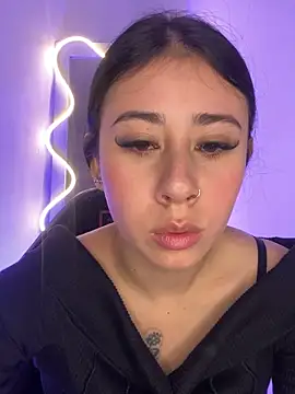 Snapshot of Zoee_t chatting on 11/02/25, 04:04 Zoee t online show from 11/02/25, 04:04