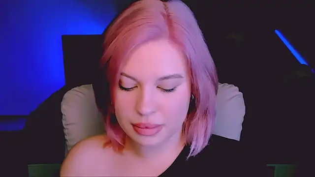 Snapshot of evaharve chatting on 09/18/25, 04:47 evaharve online show from 09/18/25, 04:47