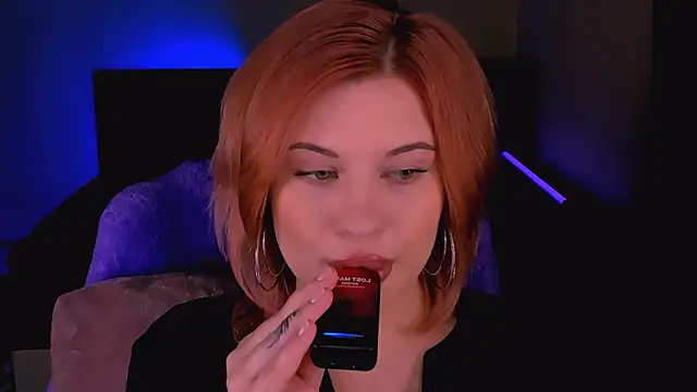 Snapshot of evaharve chatting on 10/11/25, 06:12 evaharve online show from 10/11/25, 06:12