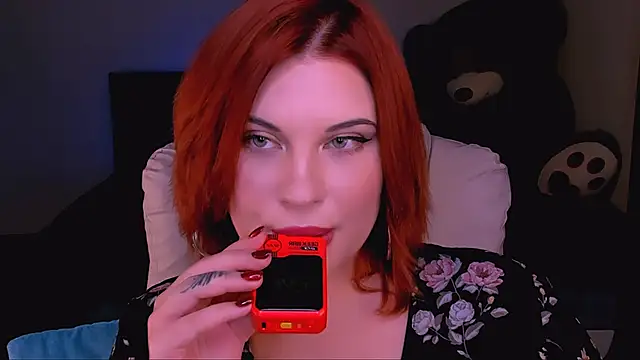 Snapshot of evaharve chatting on 11/15/25, 10:37 evaharve online show from 11/15/25, 10:37