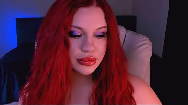 Snapshot of evaharve chatting on 11/25/25, 10:43 evaharve online show from 11/25/25, 10:43