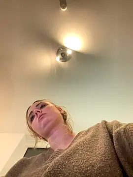 Snapshot of CherryEmmy chatting on 11/27/25, 06:32 CherryEmmy online show from 11/27/25, 06:32