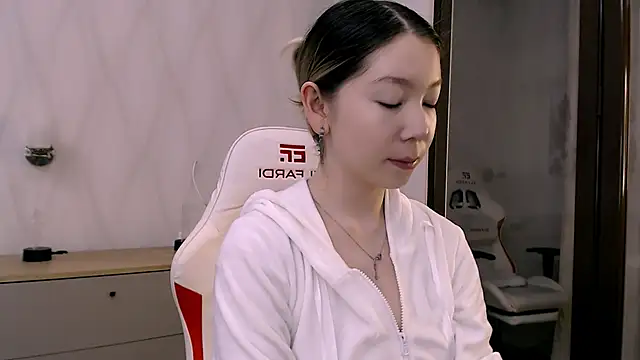 Snapshot of Babby_Rabbit chatting on 11/10/25, 05:56 Babby Rabbit online show from 11/10/25, 05:56