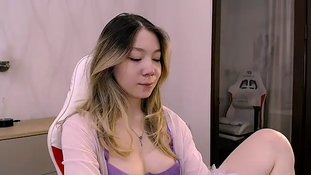 Snapshot of Babby_Rabbit chatting on 11/11/25, 01:55 Babby Rabbit online show from 11/11/25, 01:55