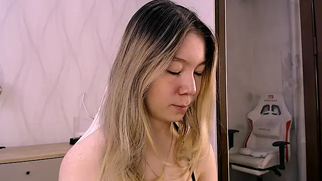 Snapshot of Babby_Rabbit chatting on 11/12/25, 02:39 Babby Rabbit online show from 11/12/25, 02:39