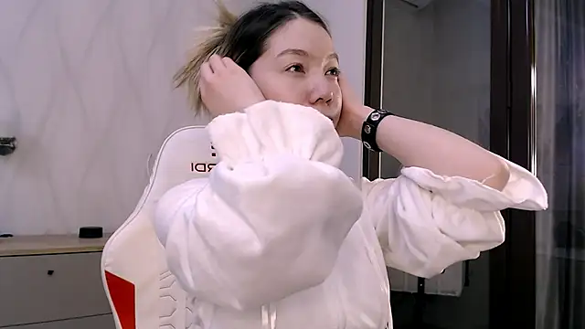 Snapshot of Babby_Rabbit chatting on 11/18/25, 01:04 Babby Rabbit online show from 11/18/25, 01:04