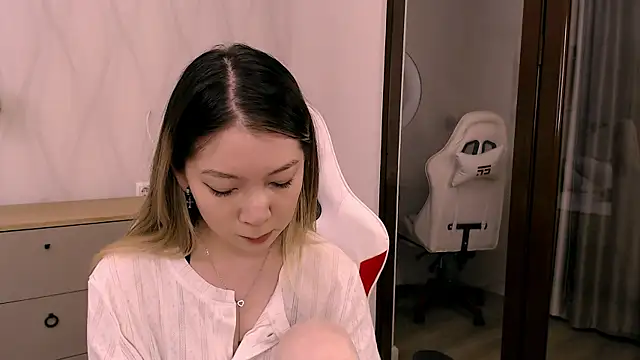 Snapshot of Babby_Rabbit chatting on 12/02/25, 12:32 Babby Rabbit online show from 12/02/25, 12:32